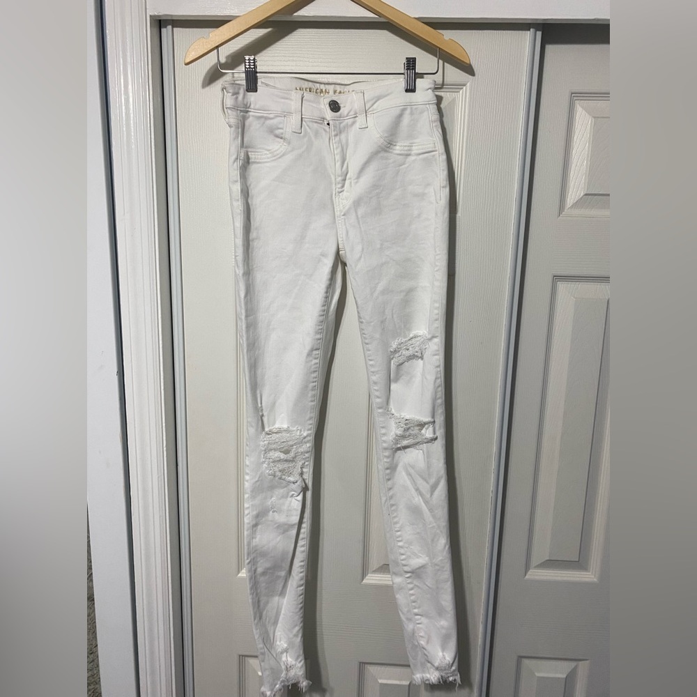 White American Eagle Skinny Jeans (size 6 extra long)